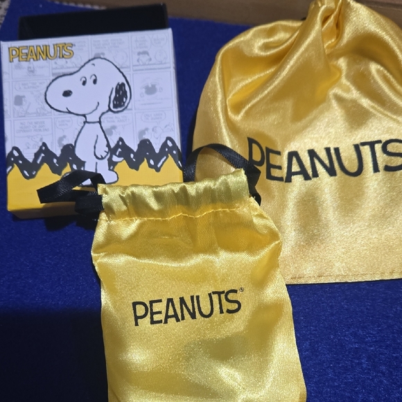 Peanuts Jewelry - Peanuts Gold Jewelry Pouch Set